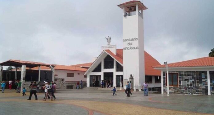 Numerosos peregrinos acuden al Santuario de Isnotú previo a la canonización de José Gregorio Hernández.