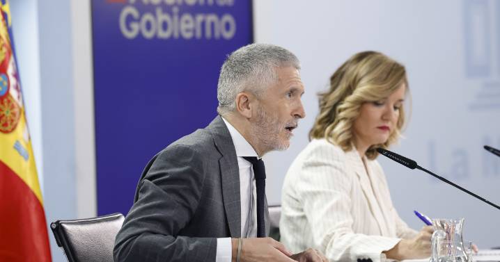 El Gobierno reacciona por fin: Interior activa la fase de preemergencia ante los múltiples incendios