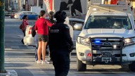 Hombre de la tercera edad se desvanece y muere repentinamente en calles del Centro de Monterrey