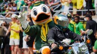 Oregon mascot trips, loses head in costume mishap in Ducks' opener