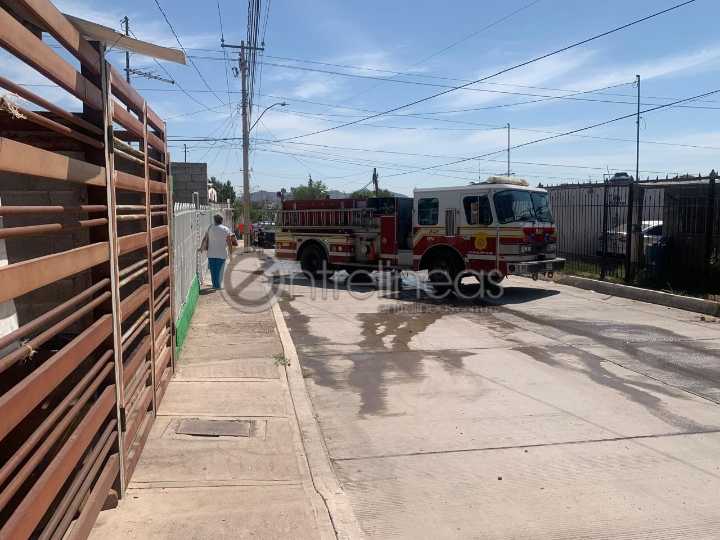 Sofocan incendio en tapia de colonia Nuevo Triunfo