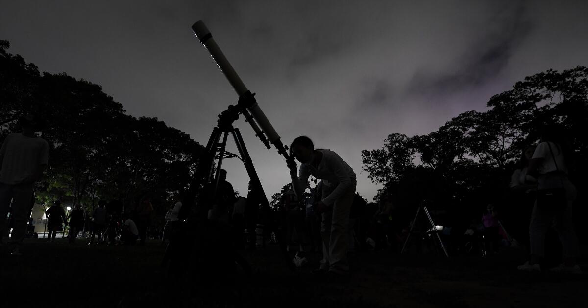 Six planets are hanging out in early morning skies this month. Here's how to spot them
