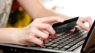 En julio crecieron las compras en el exterior y con tarjeta