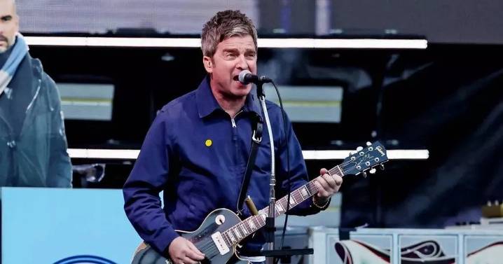 Noel Gallagher makes brutal dig at Royal Family during sold