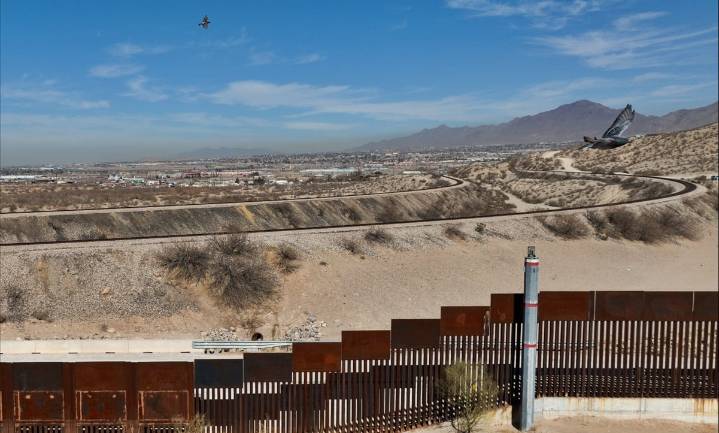 EU pintará de negro el muro fronterizo; quiere que esté “más caliente” y sea más difícil de trepar para los migrantes