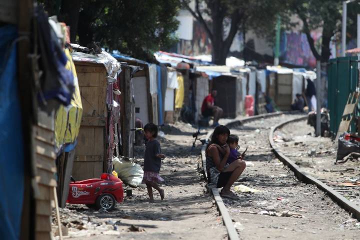 Estiman 300 mil migrantes varados en México durante mandato de Trump
