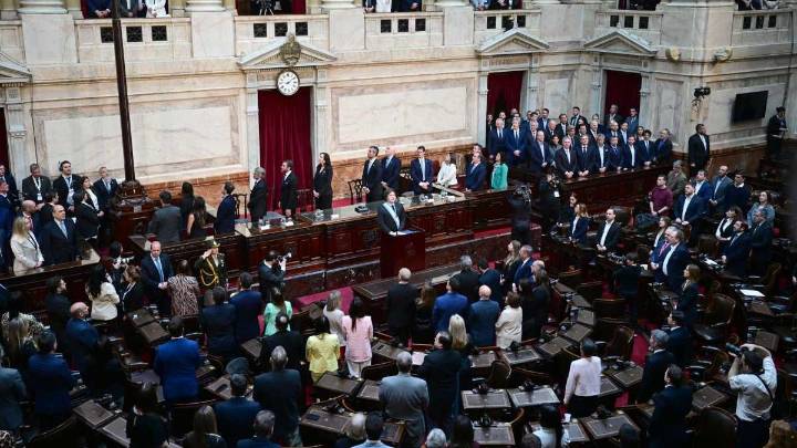Milei busca blindar los vetos y cenará con diputados propios y aliados