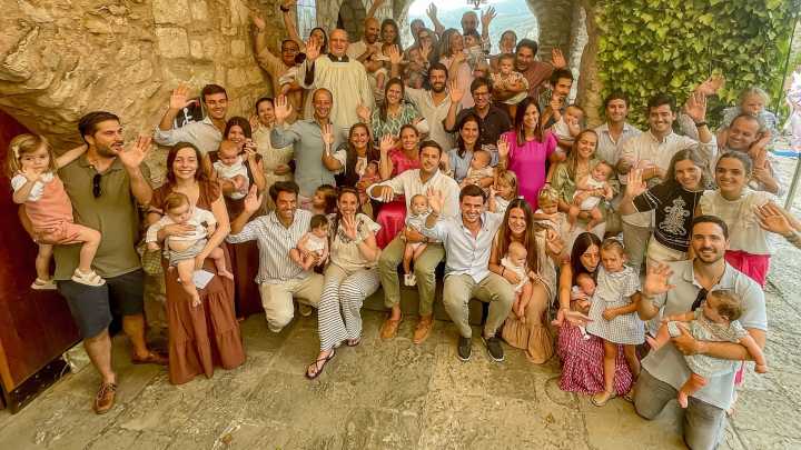 Se presentan 21 bebés a la Virgen de Torreciudad en el día de su fiesta