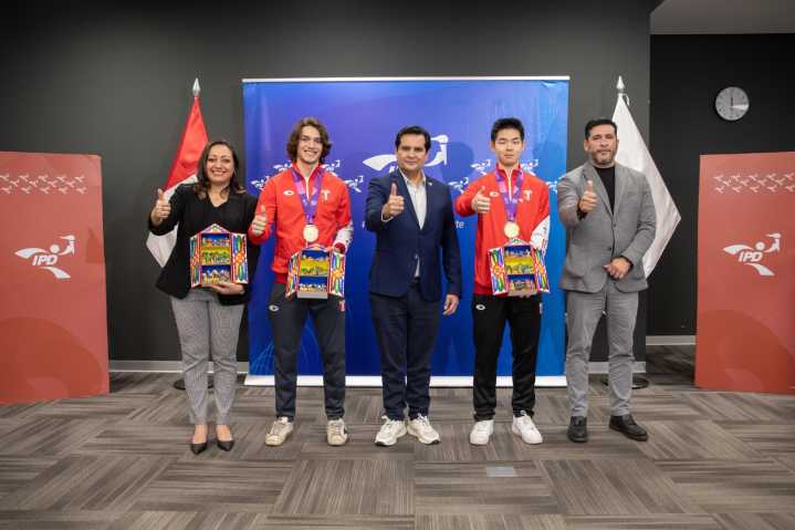 MEDALLISTAS DE ORO Y BRONCE EN JUEGOS PANAMERICANOS JUNIOR ASUNCIÓN 2025 FUERON HOMENAJEADOS POR EL PRESIDENTE DEL IPD