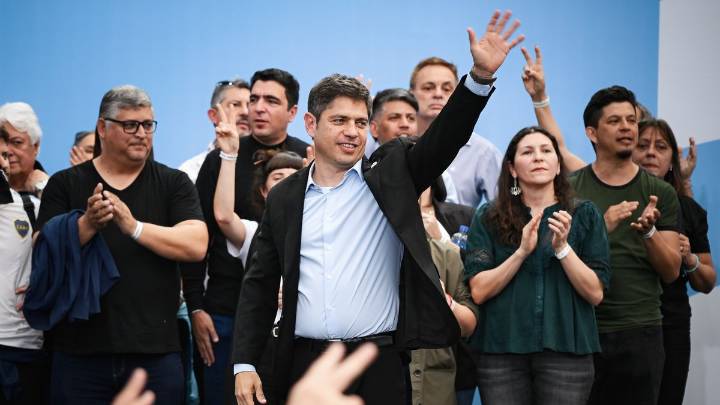 Axel Kicillof en Pilar: "A la salud pública se la defiende en las urnas"