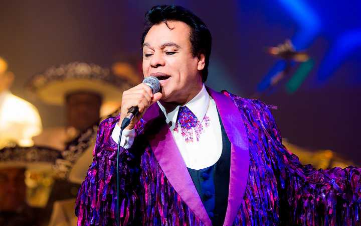Homenaje a Juan Gabriel reúne a fans mexicanos y extranjeros en Ciudad Juárez