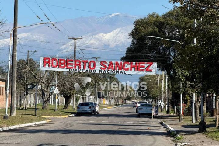 PASACALLES: EL DIPUTADO SÁNCHEZ APARENTEMENTE DESCONOCE LAS ORDENANZAS DE SU CIUDAD