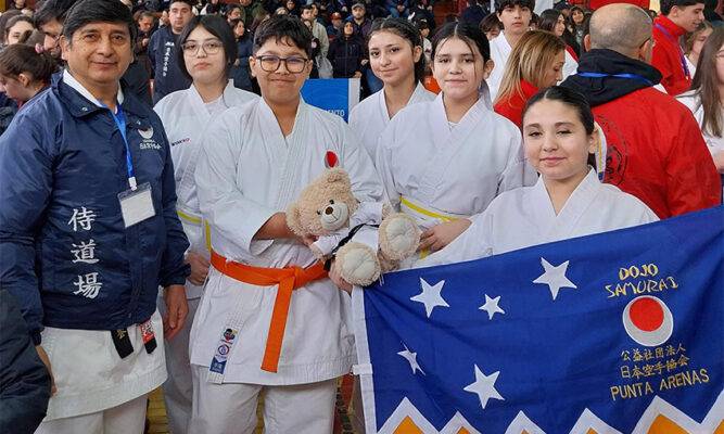 Karatecas magallánicos logran medallas en Temuco