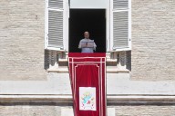 Pope demands end to the 'pandemic of arms' as he prays for victims of Minnesota school shooting