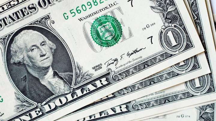 Dólar oficial: el volumen operado fue el más alto desde abril y la divisa encadenó su 12° caída consecutiva
