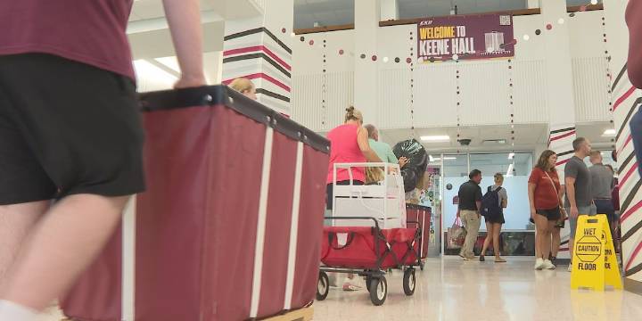 EKU welcomes 2,700 freshman onto campus for move
