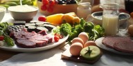 Las fuentes de proteína que ayudan a ganar masa muscular, pero que pueden causar aumenta de peso