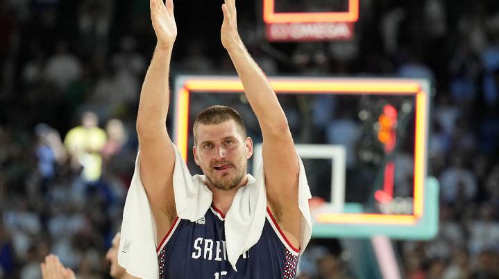 Nikola Jokic shows athleticism with surprise 2