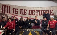 VIDEO. La barra brava de Peñarol en La Plata, sus pares del Pincha como anfitriones