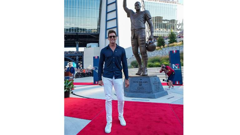 Tom Brady es inmortalizado en casa de Patriots con una estatua
