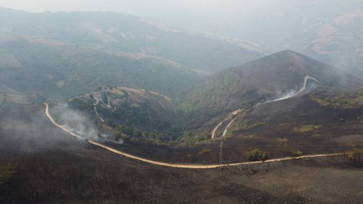 El lamento de los vecinos de Cangas del Narcea asolados por los incendios: "Esto se veía venir"