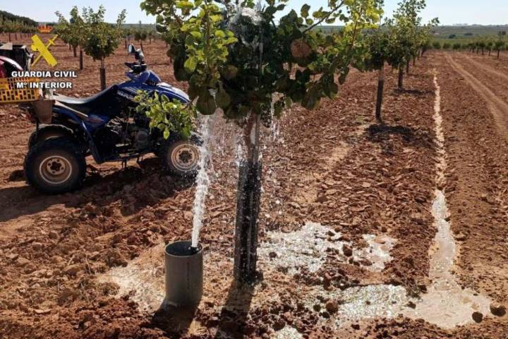 Denuncian la extracción ilegal de más de 1.200 millones de litros de agua en el Alto Guadiana