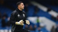 ¿Señal de salida? La razón por la que Dibu Martínez no estuvo en el debut de Aston Villa