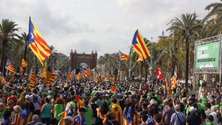 Promesas incumplidas y apoyo fluctuante: claves del declive del 'sí' a la independencia de Cataluña