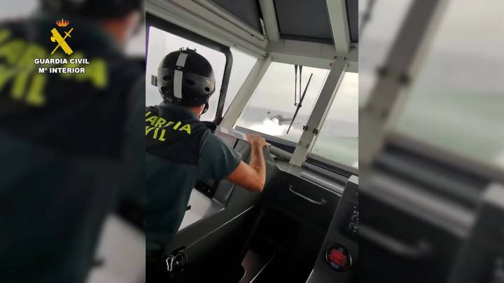 Maniobras temerarias y seis horas de persecución a narcos en la desembocadura del Guadalquivir