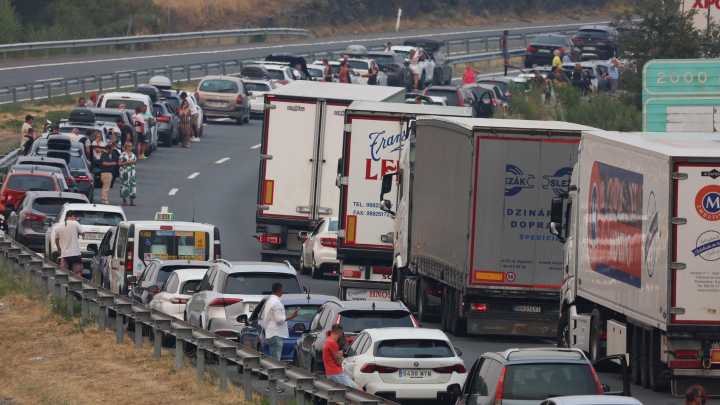El mapa de la DGT con las carreteras cortadas por los incendios en España: en directo con cámaras