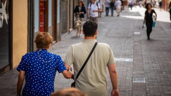 Jóvenes y mayores bajo un mismo techo: así combate Canarias la soledad no deseada y la falta de vivienda
