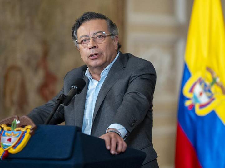 Presidente Petro da plazo a ministros hasta noviembre de 2025 para sacar a la gente de la pobreza