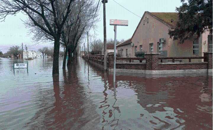 Cayeron 300 milímetros y todo un pueblo quedó bajo agua