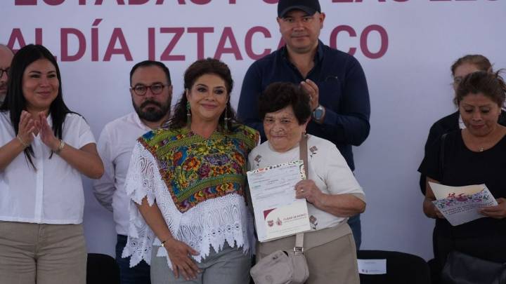 Brugada entrega apoyos económicos por 18 mdp a más de mil familias afectadas por las lluvias