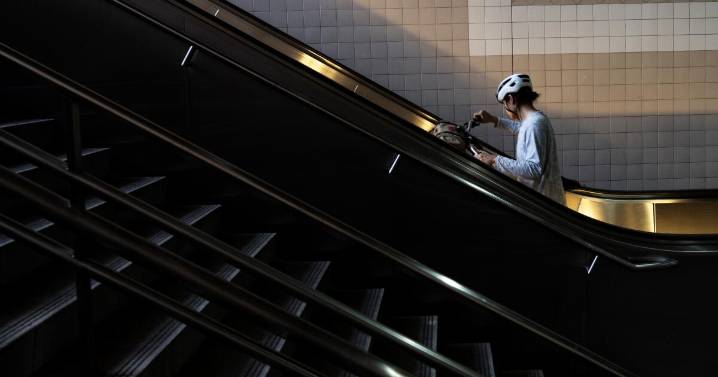 Metro bus ridership continues to dip. Are fears over ICE raids partly to blame?