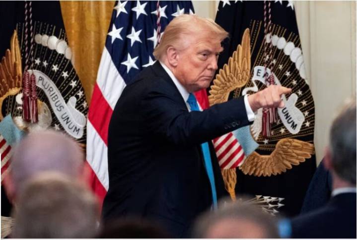 Trump amenaza con revocar licencias de NBC y ABC por cobertura «parcializada»