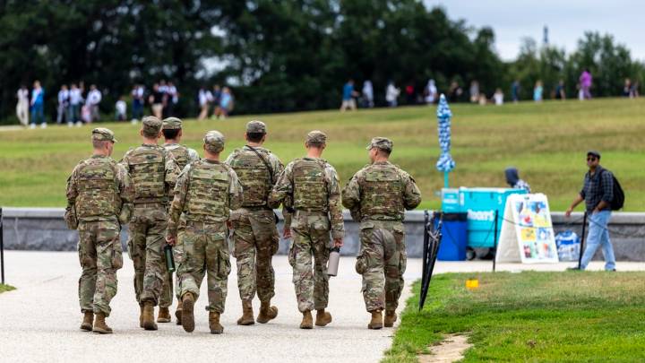 Trump aseguró que las tropas se quedarán "un largo tiempo" en Washington