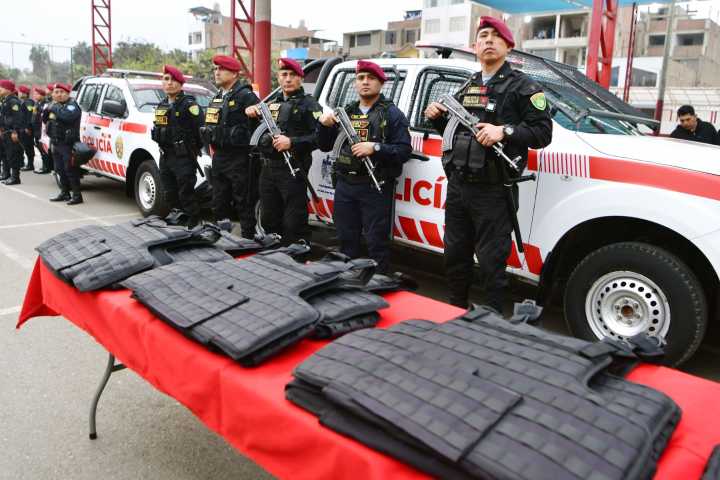 PNP desmiente que se esté obligando a policias a renunciar al uso de chaleco antibalas