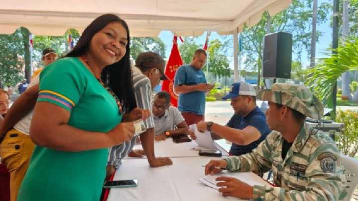 Venezolanos se reunieron en Caracas para unirse a la milicia tras el llamado de Maduro a movilizarse ante amenazas de EE.UU.