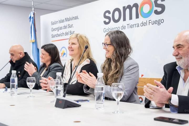 Gobierno, Fundación OSDE y Clínica San Jorge capacitarán a cuidadores domiciliarios