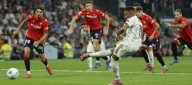 Un penalti marcado por Mbappé salvó el debut del Real Madrid
