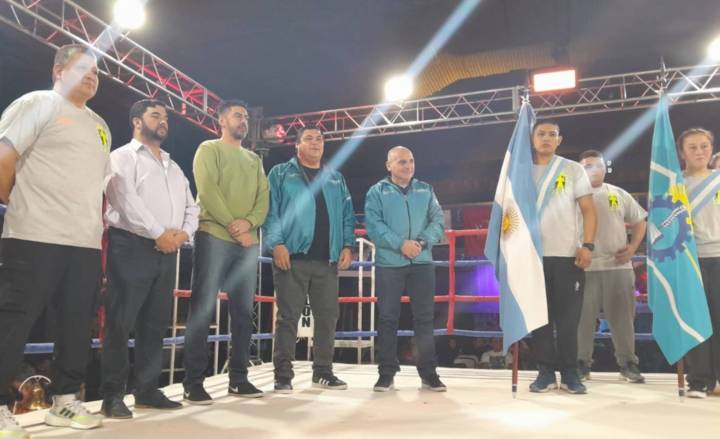 Velada boxística 90 años, en el Gimnasio Municipal de Rio Mayo