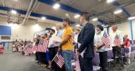 USCIS retoma la práctica de “monitoreo vecinal” en solicitudes de ciudadanía: ¿Qué es?