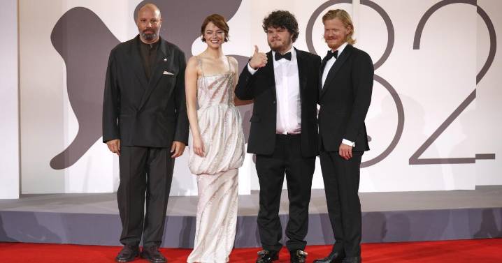 Para Yorgos Lanthimos su nueva película con Emma Stone, 'Bugonia', no es distopía, es real