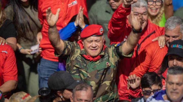 “Aguantamos lo que venga, Chávez lo soñó y nosotros lo hacemos realidad”: Diosdado Cabello lideró entrenamiento militar de jóvenes en medio de despliegue estadounidense en el Caribe