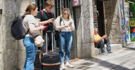 Madrid dice adiós a los pisos turísticos en edificios residenciales