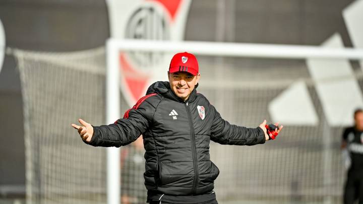 Gallardo define el equipo para visitar a Libertad: los posibles 11