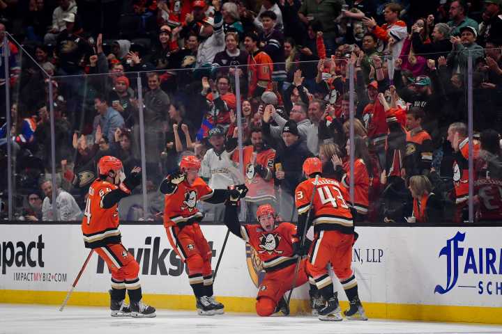 NHL Rumours: Anaheim Ducks Face Tough Negotiations With Key Centre