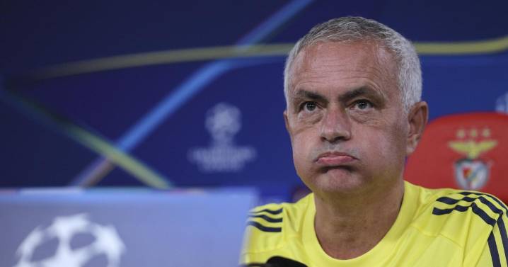 El Fenerbahçe destituye a Mourinho tras quedar fuera de la Liga de Campeones
