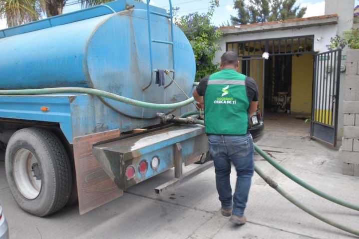 Ante omisiones vigentes del Interapas, refuerzan abasto de agua a través de pipas en SGS